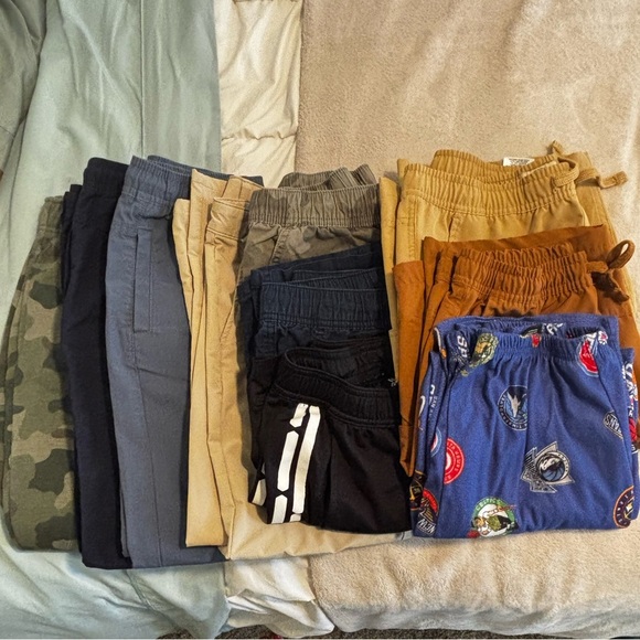 Boys Pants and Shorts 10 pieces 5 Pound Bundle Sz Medium - Picture 1 of 8